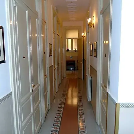 Cavour Hotel *